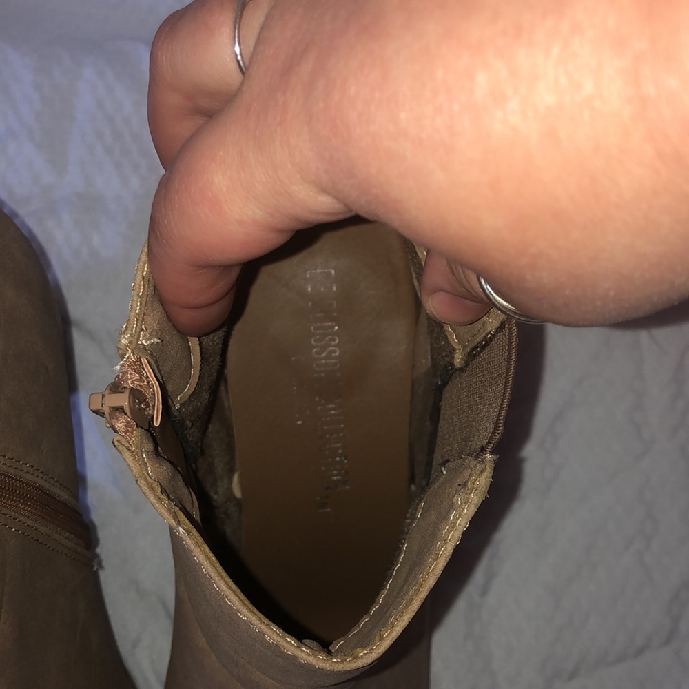 De Blossom Collection Comfort Woman’s Marlina-1 Size 9 Tan Heeled Suede Style - Picture 7 of 8